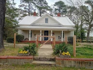 Main picture of 599 Federal Rd