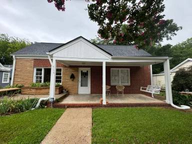 Main picture of 615 S East St