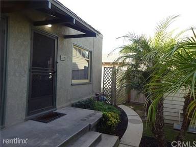 Main picture of 3622 E 6th St