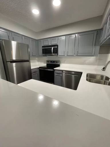 Main picture of 915 W 23rd St