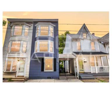 Main picture of 32 N 2nd St