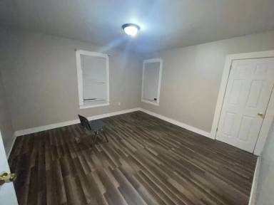 Main picture of 4236 Delaware St