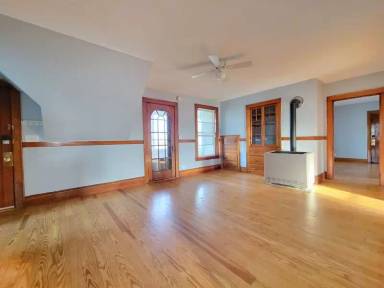 Main picture of 402 Hevey St
