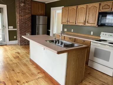 Main picture of 367 Main St