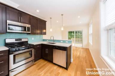 Main picture of 215 Arlington St