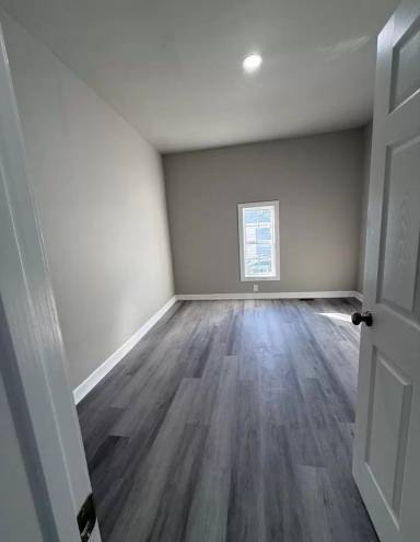 Main picture of 118 E 14th St