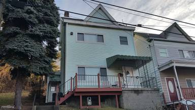 Main picture of 2312 Wellington St