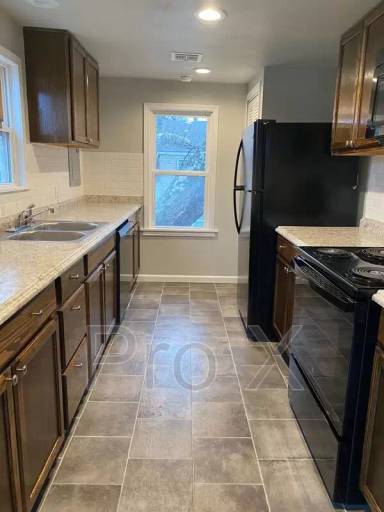 Main picture of 801 1/2 S Picher Ave