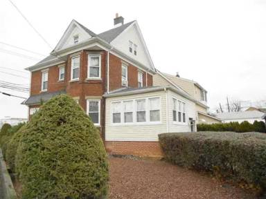 Main picture of 828 1st St