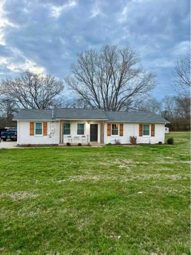 Main picture of 121 Oak Park Dr
