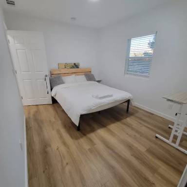 Main picture of 3911 Myrtle Ave