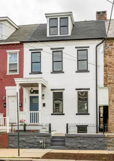 Main picture of 433 S Prince St