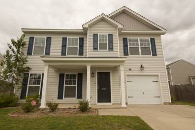 Main picture of 808 Dovefield Ln