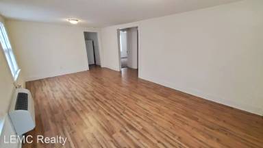 Main picture of 4003 S Polk St