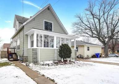 Main picture of 2721 73rd St