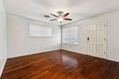 Main picture of 2455 Mercedes Blvd