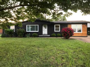 Main picture of 2401 Crestwood Dr SW