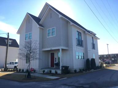 Main picture of 1540 4th Ave E