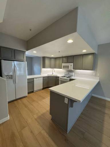 Main picture of 2614 Pirineos Way