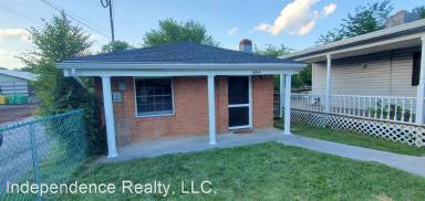 Main picture of 816 N Commerce Ave