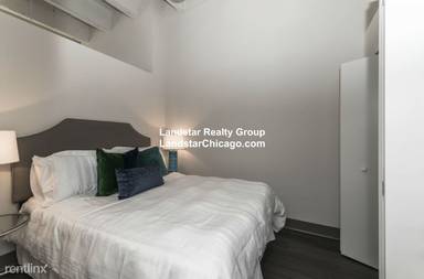 Main picture of 830 S Michigan Ave