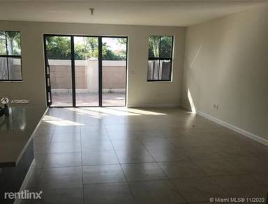 Main picture of 10430 NW 58th Ter