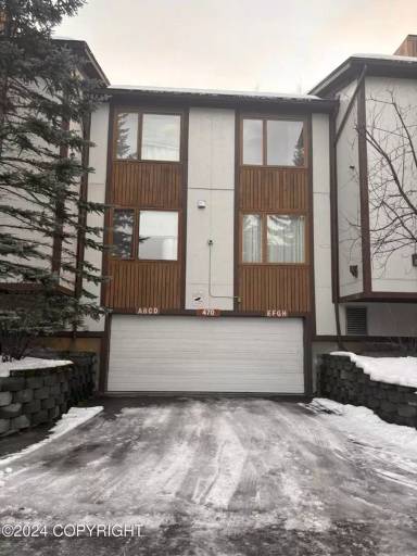 Main picture of 470 E 56th Ave