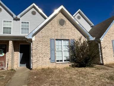 Main picture of 3748 Iron Horse Dr