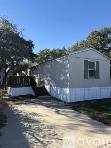 Main picture of 1800 N Live Oak St