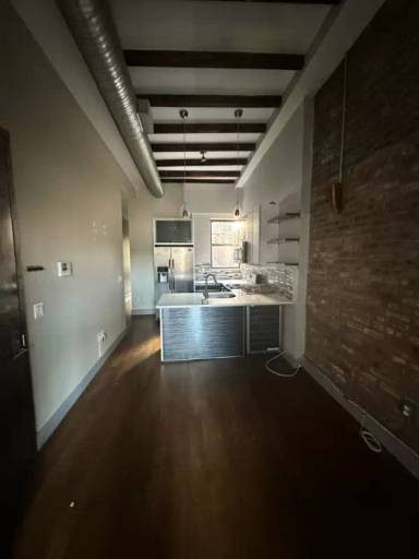 Main picture of 404 Suydam St