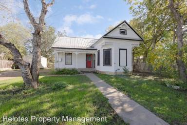 Main picture of 418 N Mehnert St