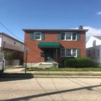 Main picture of 122 Walnut St