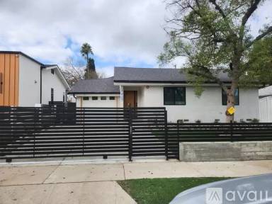 Main picture of 5837 Yarmouth Ave