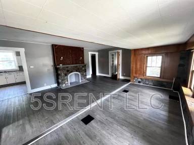 Main picture of 304 Elm St