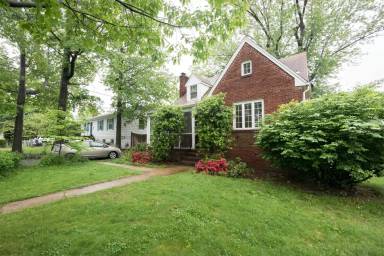 Main picture of 838 S Lincoln St