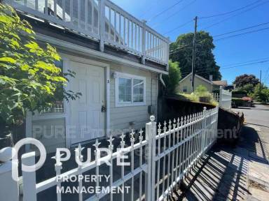 Main picture of 4004 NE Mallory Ave