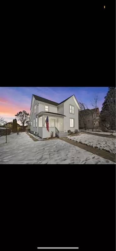 Main picture of 916 E Main St