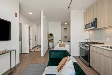 Main picture of 506 S Damen Ave