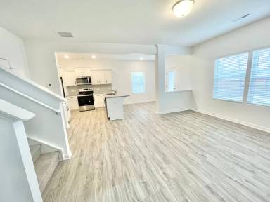 Main picture of 155 Lorcan Ln