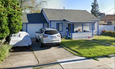 Main picture of 334 Drake St