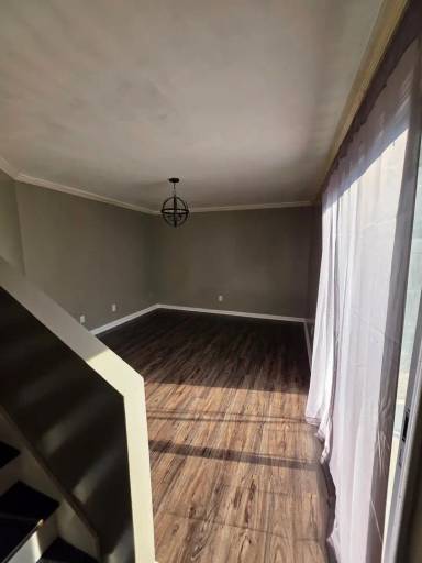 Main picture of 2220 Oakwood Ln