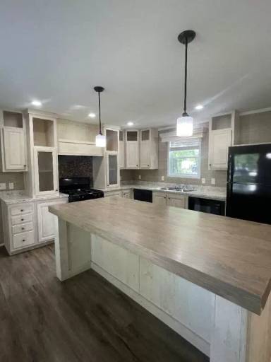 Main picture of 1236 N Oaklane Rd