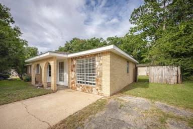 Main picture of 2840 Gardendale Ave
