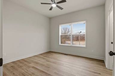 Main picture of 325 Houghton St