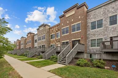 Main picture of 400 2nd St SW
