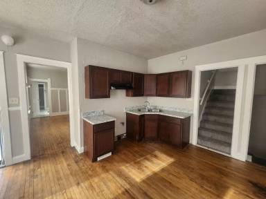 Main picture of 2472 W Lloyd St