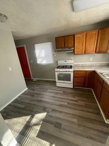 Main picture of 1230 W 18th St