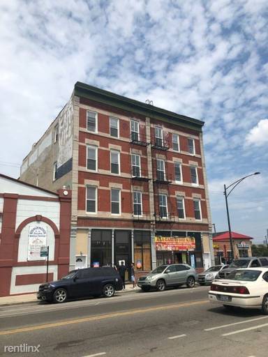 Main picture of 2620 W Cermak Rd