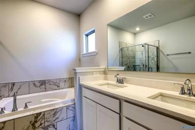 Main picture of 115 Willow Rose Ln