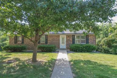 Main picture of 131 Cresent Dr